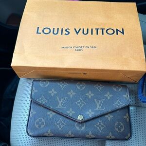 Authentic Louis Vuitton felicie bag